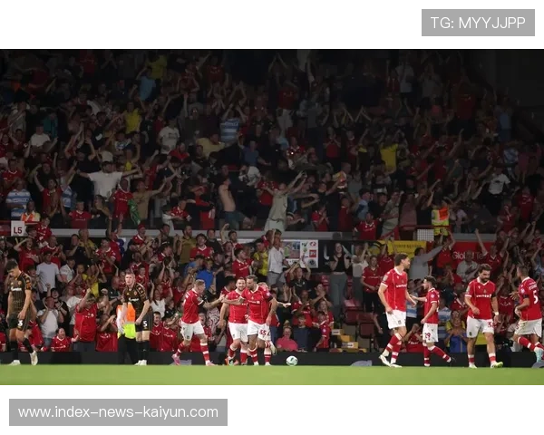 英超曼联边路连续送出犀利传球,局势明显反转